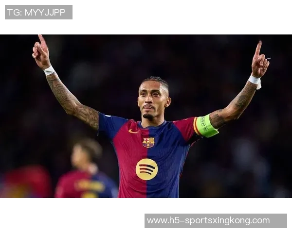 拉菲尼亚回忆利兹联保级艰辛赛后跪行向球迷深情致歉